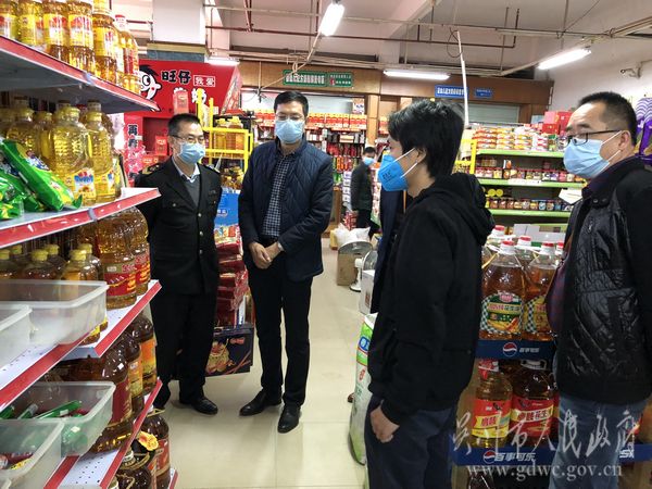 图3 督导检查食品流通单位.jpg