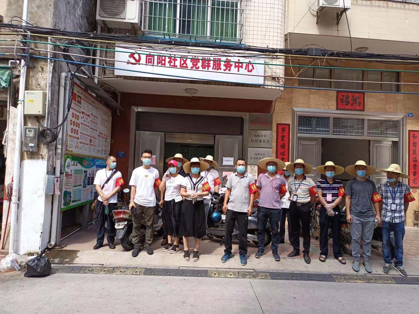 城综局抽调人员到向阳社区参与疫情防控.jpg