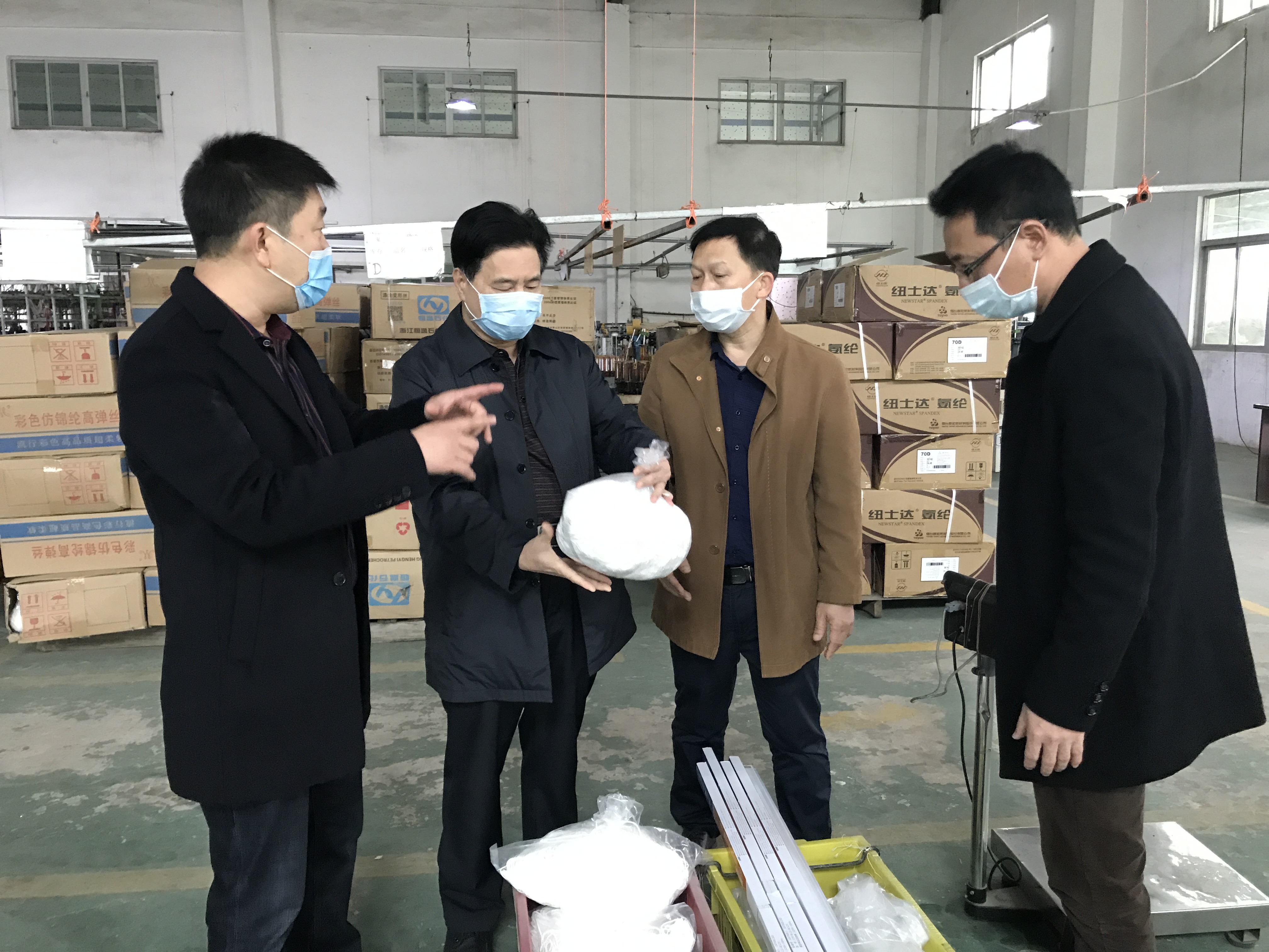 助抗疫促发展，吴川市市场监督管理局局长肖康玉带队深入企业开展复工复产调研指导 (1).jpg