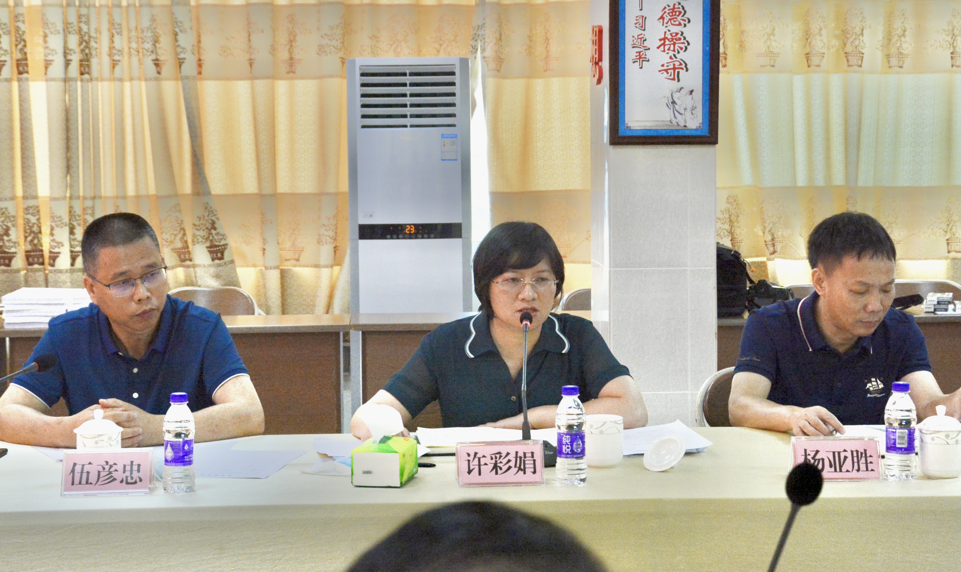 图三  吴川市委常委、副市长许彩娟（中）讲话.jpg