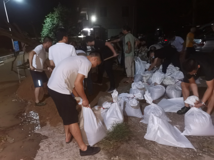 名利水闸抢险.jpg