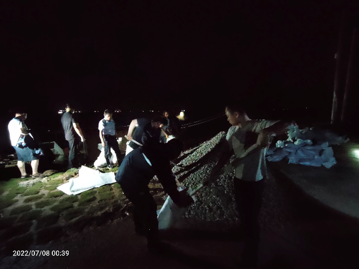 兰石进水闸抢险.jpg