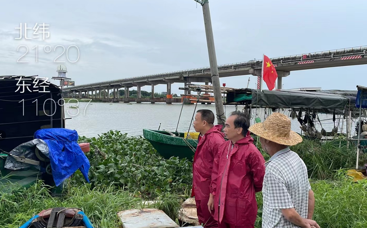 李天胜副书记检查渔民渔船转移安置情况.png