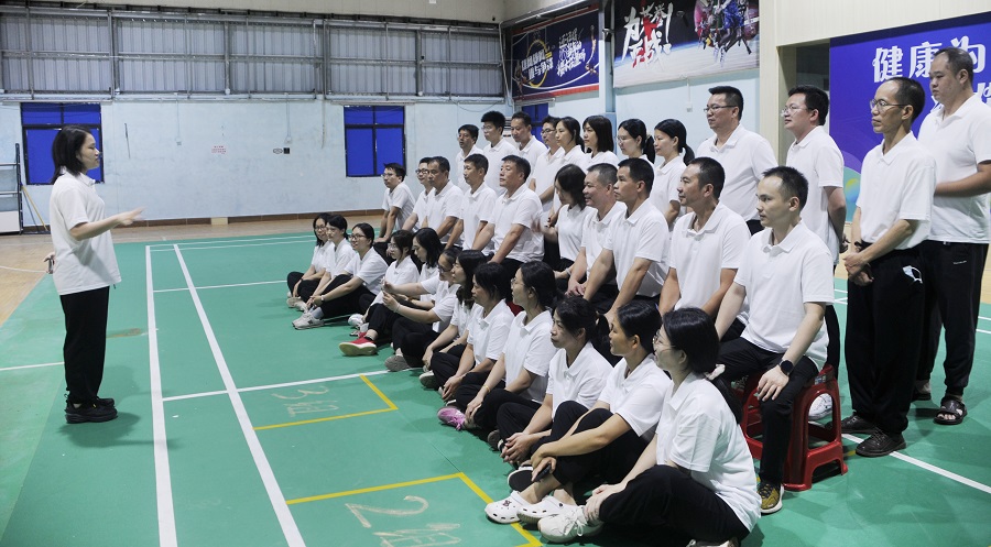 市卫健局局长杨鹏晖要求每位干部职工赛出真正成绩。.jpg