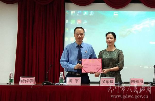 聘任法治副校长图片2.jpg