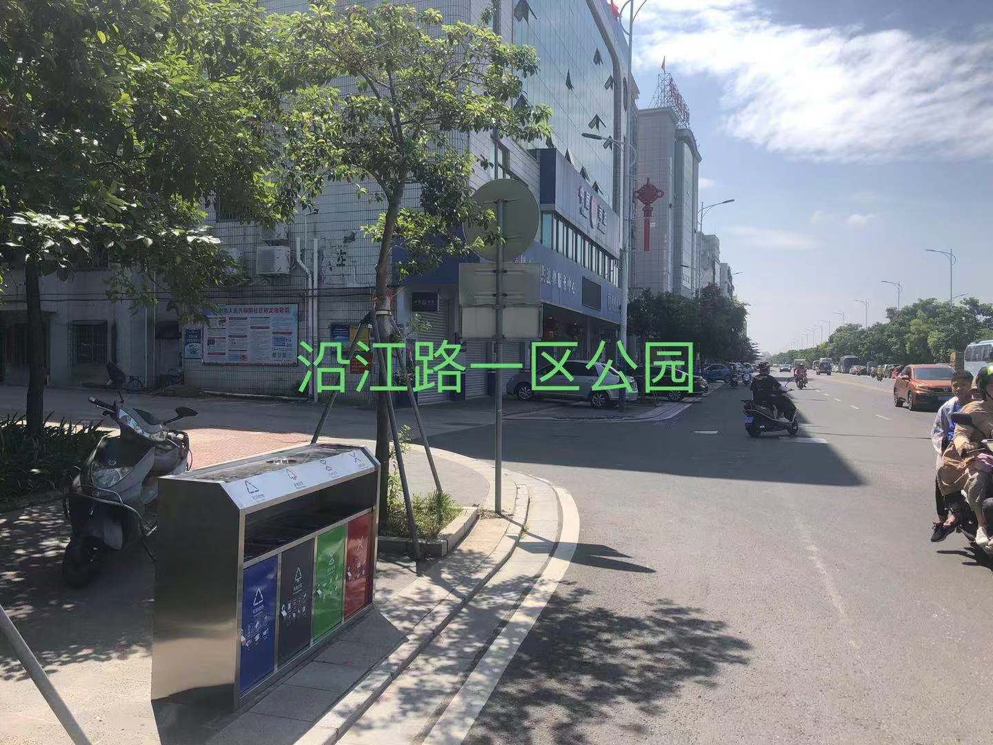沿江路一区小公园.jpg