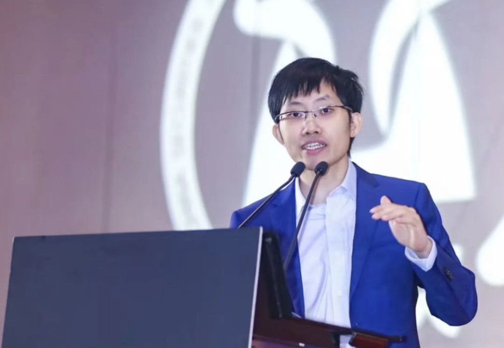 3-梁文锋 (网络照片).jpg