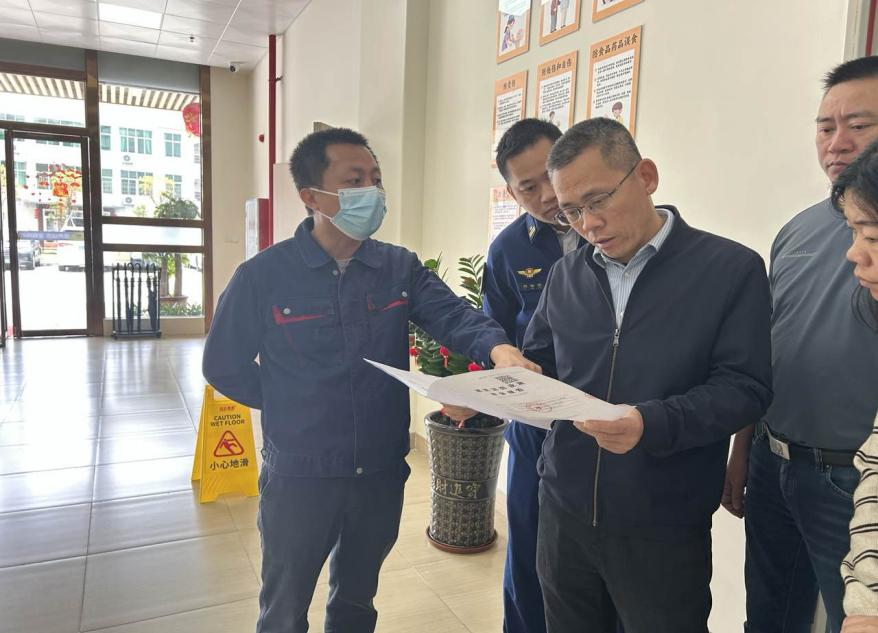 消防安全不打烊┃吴川市委常委、常务副市长柯造率队开展节前消防安全专项检查