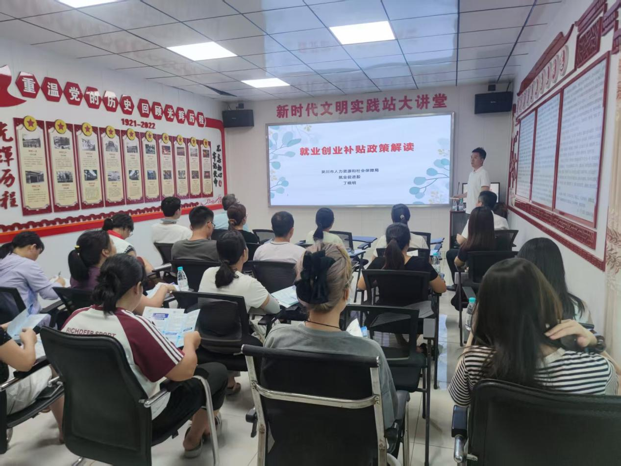 政策宣讲进基层 就业服务暖民心——吴川市人社局扎实开展就业惠民政策宣传活动