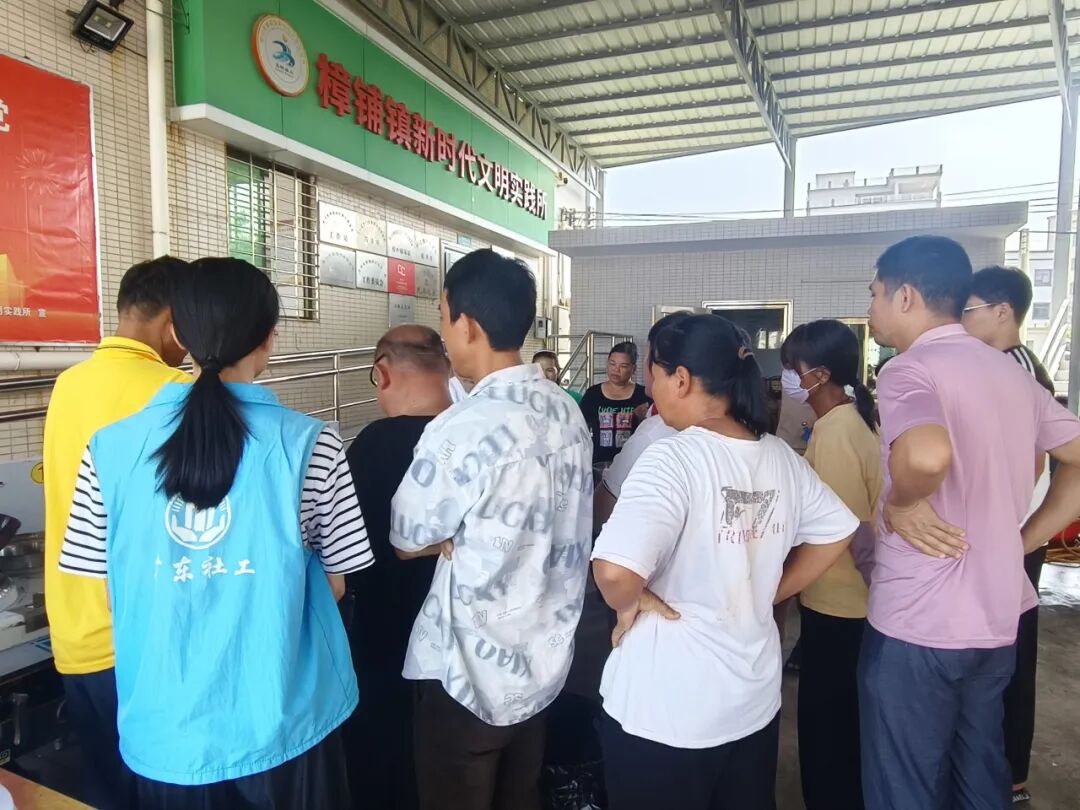 老师教得细,大家学得认真(2).jpg