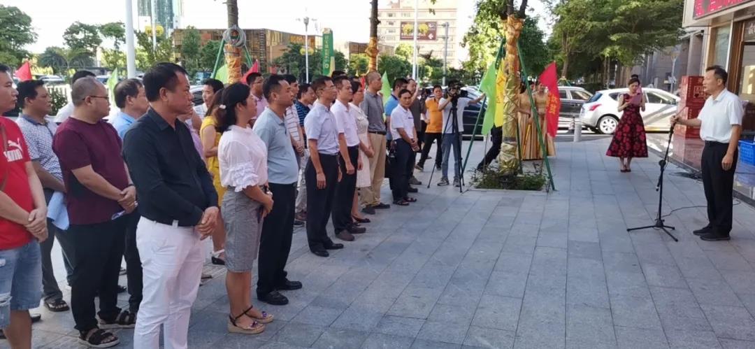 我市举办湛江市扶贫产品合作经销和品牌推广单位授牌仪式 (1).jpg