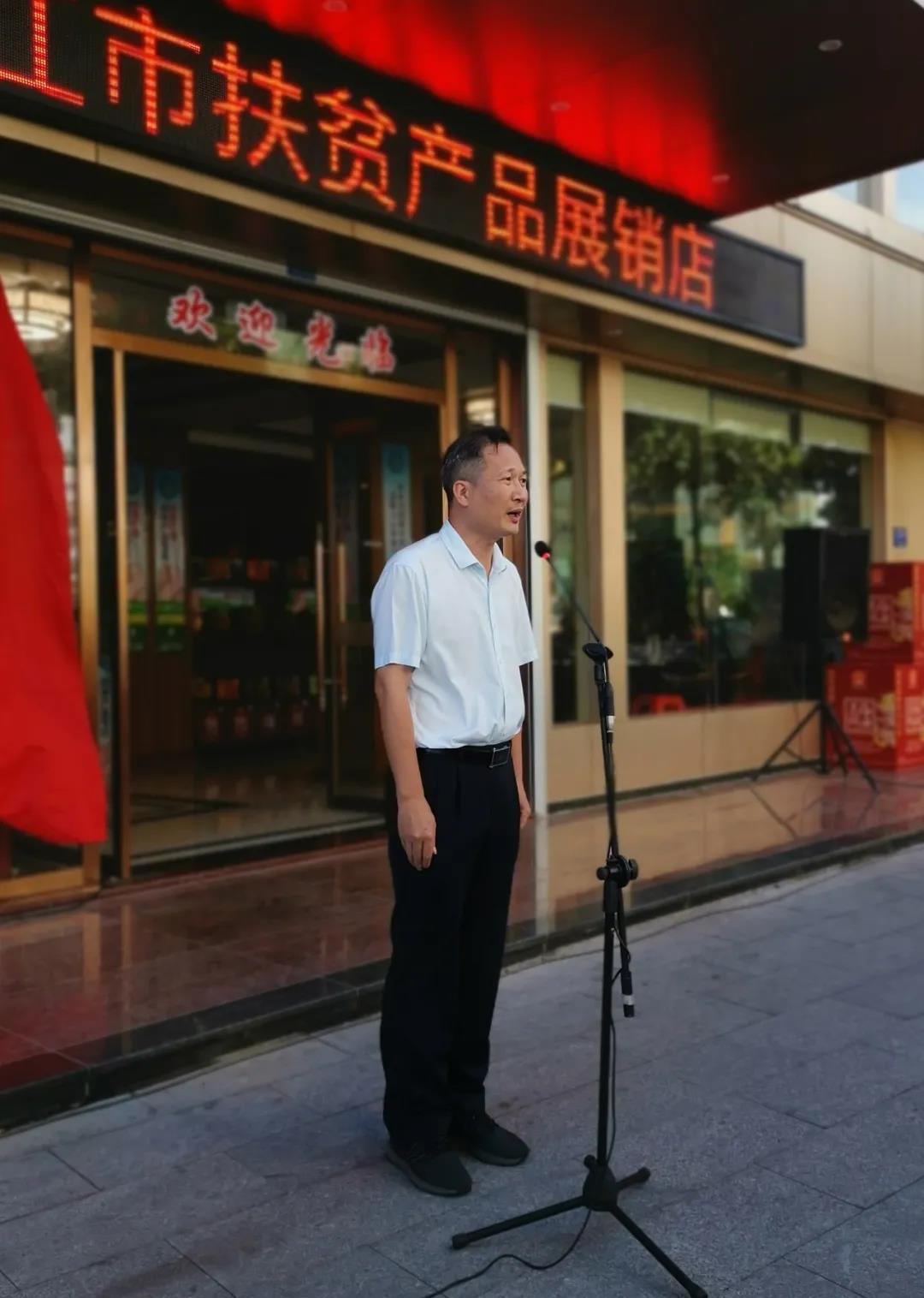 我市举办湛江市扶贫产品合作经销和品牌推广单位授牌仪式 (3).jpg