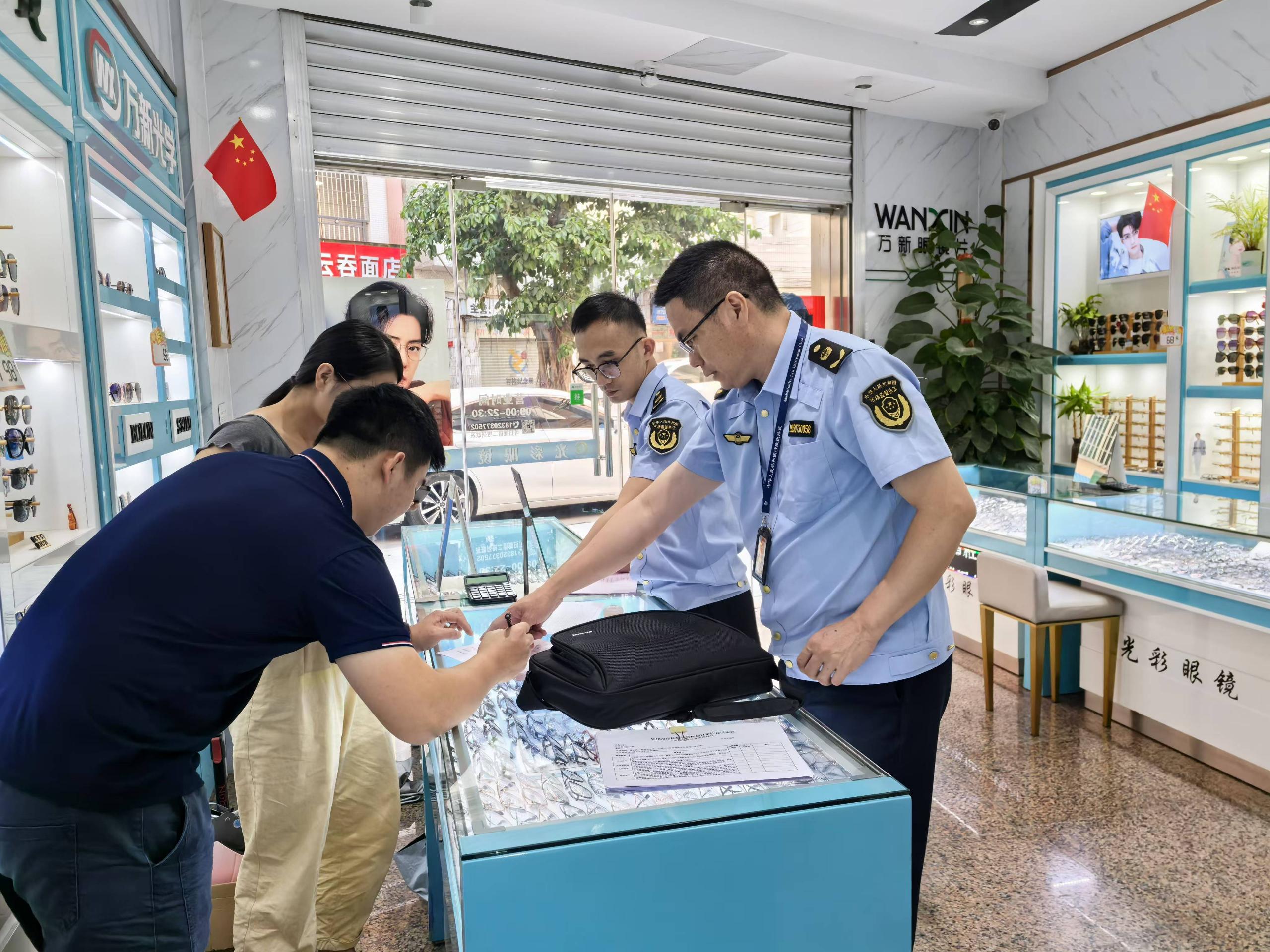 筑牢安全防线 强化“两品一械”监管1.jpg